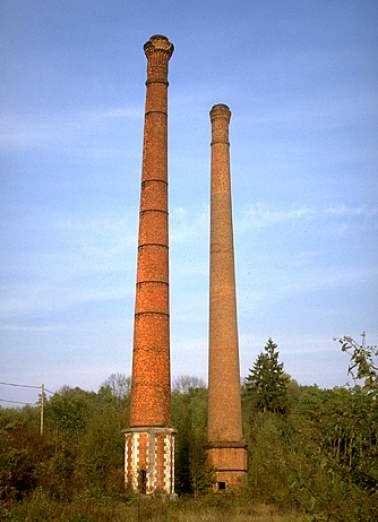 Cheminées d'usine, depuis le sud-ouest. © Région Bourgogne-Franche-Comté, Inventaire du patrimoine