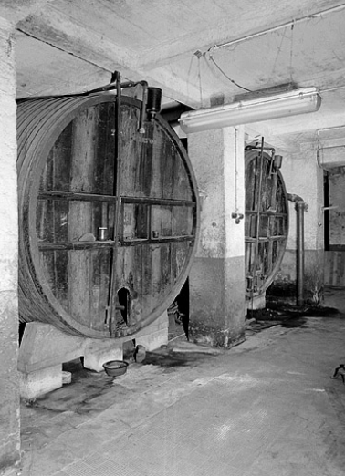 Foudres de section cylindrique. © Région Bourgogne-Franche-Comté, Inventaire du patrimoine