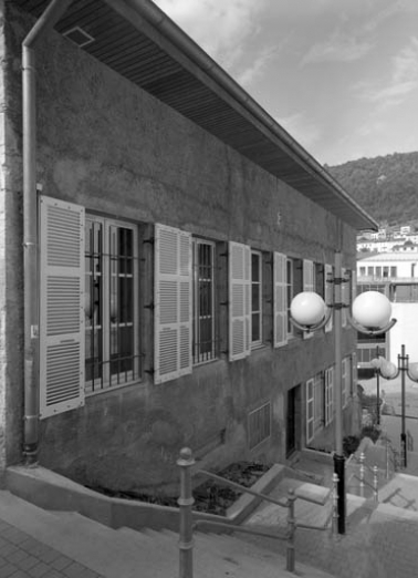 Bâtiment des bureaux vu de trois quarts gauche. © Région Bourgogne-Franche-Comté, Inventaire du patrimoine