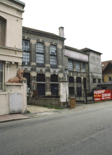 Vue de trois quarts gauche de la façade de l'atelier de fabrication. © Région Bourgogne-Franche-Comté, Inventaire du patrimoine