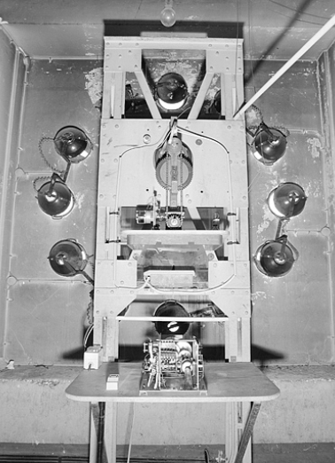 Le mouvement et le cadran, à l'intérieur du bâtiment, de face. © Région Bourgogne-Franche-Comté, Inventaire du patrimoine