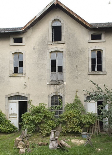 Atelier de distillation. Détail de la façade antérieure. © Région Bourgogne-Franche-Comté, Inventaire du patrimoine