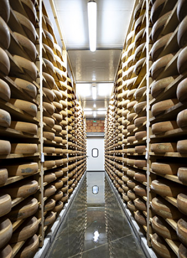 Cave d'affinage : intérieur d'une pièce, depuis le fond. © Région Bourgogne-Franche-Comté, Inventaire du patrimoine