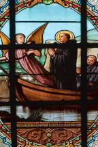 Vitrail : Saint Bertin dans une barque, détail. © Région Bourgogne-Franche-Comté, Inventaire du patrimoine