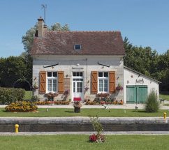 La maison éclusière vue de face. © Région Bourgogne-Franche-Comté, Inventaire du patrimoine