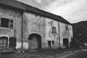 Façade antérieure vue rapprochée de trois-quarts gauche. © Région Bourgogne-Franche-Comté, Inventaire du patrimoine