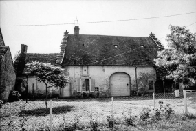 Façade antérieure en 1975. © Région Bourgogne-Franche-Comté, Inventaire du patrimoine