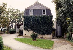 Façade latérale depuis le nord. © Région Bourgogne-Franche-Comté, Inventaire du patrimoine