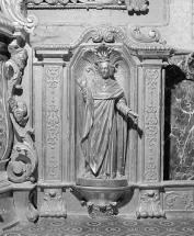 Statuette de sainte à droite du tabernacle. © Région Bourgogne-Franche-Comté, Inventaire du patrimoine
