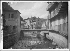 [La Bienne et la passerelle, depuis le pont du Casino], 1er quart 20e siècle. © Région Bourgogne-Franche-Comté, Inventaire du patrimoine