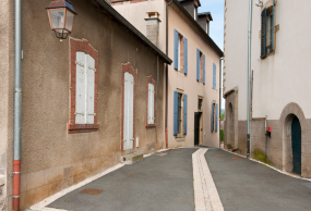 Vue du logis depuis la rue de la Traverse. © Région Bourgogne-Franche-Comté, Inventaire du patrimoine