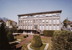 [Façade de l'usine sur le jardin], années 1970-1980 © Région Bourgogne-Franche-Comté, Inventaire du patrimoine