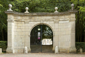 Portail à l'entrée du parc. © Région Bourgogne-Franche-Comté, Inventaire du patrimoine