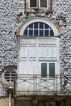Détail de la porte sur la façade sud. © Région Bourgogne-Franche-Comté, Inventaire du patrimoine