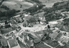 Vue aérienne du centre-bourg d'Ormoy. © Région Bourgogne-Franche-Comté, Inventaire du patrimoine