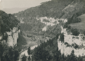 [Vue plongeante sur les gorges du Doubs vers le Refrain], [vers 1906] © Région Bourgogne-Franche-Comté, Inventaire du patrimoine