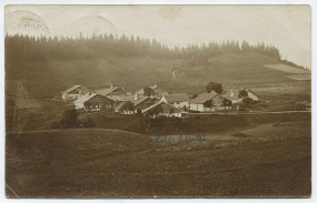[Vue d'ensemble du Grand Mont, depuis le sud], 1907. La ferme est visible au centre. © Région Bourgogne-Franche-Comté, Inventaire du patrimoine