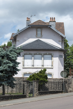 La façade sud, depuis le bas de la rue. © Région Bourgogne-Franche-Comté, Inventaire du patrimoine