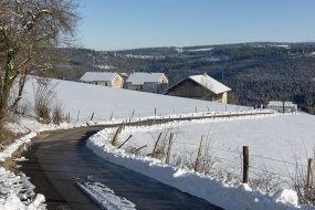Vue d'ensemble du site en hiver, depuis le nord-ouest. © Région Bourgogne-Franche-Comté, Inventaire du patrimoine