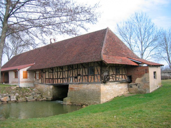Vue d'ensemble de la façade postérieure. © Région Bourgogne-Franche-Comté, Inventaire du patrimoine