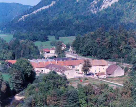 Vue d'ensemble du site depuis le sud-ouest. © Région Bourgogne-Franche-Comté, Inventaire du patrimoine