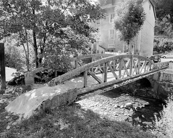 Vue d'ensemble, depuis la rive droite en aval. © Région Bourgogne-Franche-Comté, Inventaire du patrimoine