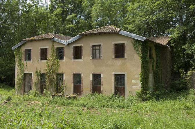 Bâtiment à usage indéterminé (logement, bureau ?). © Région Bourgogne-Franche-Comté, Inventaire du patrimoine
