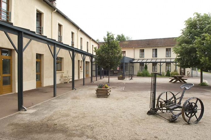 Ferme et orphelinat. Vue de la cour. © Région Bourgogne-Franche-Comté, Inventaire du patrimoine