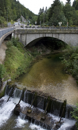 Pont des Douanes : vue d'ensemble, depuis la rive gauche en aval. © Région Bourgogne-Franche-Comté, Inventaire du patrimoine