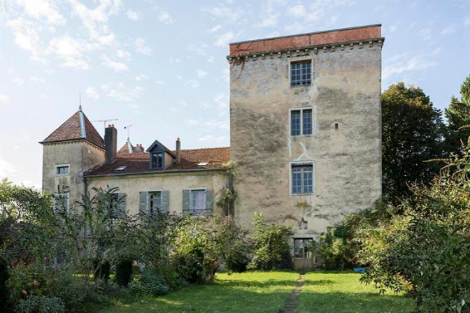 Le château et son jardin, depuis la cour haute © Région Bourgogne-Franche-Comté, Inventaire du patrimoine