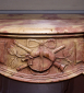 Cheminée Louis XV en marbre de Sampans : trophée d'instruments de musique, Besançon (25) © phot. J. Mongreville, Région Bourgogne-Franche-Comté, Inventaire du patrimoine, 1997