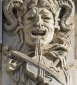 Bas-relief et mascaron : la Comédie, cinéma Le Vauban, Avallon (89) © phot. P.-M. Barbe-Richaud, Région Bourgogne-Franche-Comté, Inventaire du patrimoine, 2023