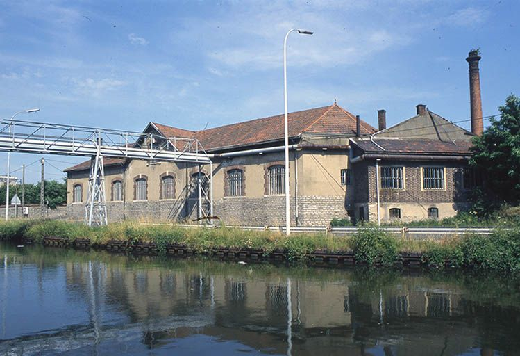 Façade postérieure de l'atelier d'ajustage et de tournage vue depuis les quais. © Jean-Luc Duthu / Région Bourgogne-Franche-Comté, Inventaire du patrimoine - 1996