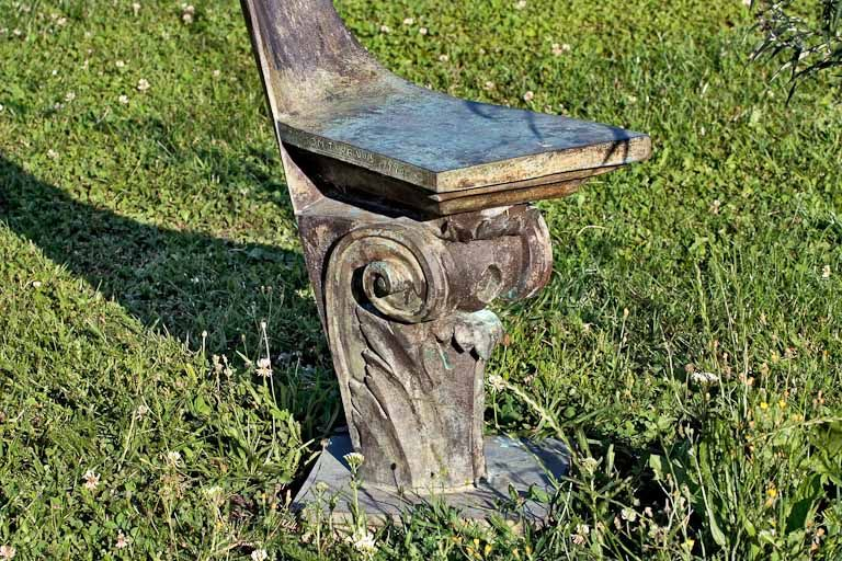 Détail du pied. © Jean-Luc Duthu / Région Bourgogne-Franche-Comté, Inventaire du patrimoine - 2009