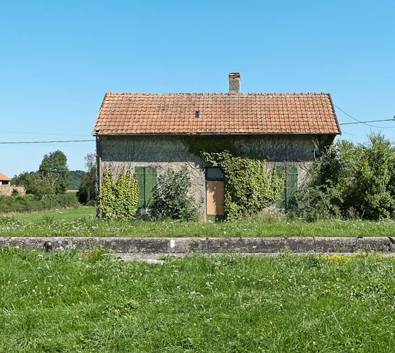 Vue de face de la maison éclusière. © Pierre-Marie Barbe-Richaud / Région Bourgogne-Franche-Comté, Inventaire du patrimoine - 2011