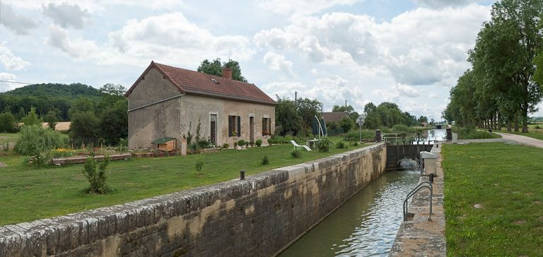 Vue d'ensemble du site d'écluse. © Pierre-Marie Barbe-Richaud / Région Bourgogne-Franche-Comté, Inventaire du patrimoine - 2011