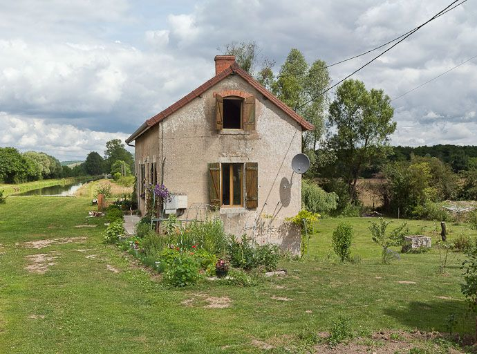 Vue du mur pignon droit de la maison éclusière. © Pierre-Marie Barbe-Richaud / Région Bourgogne-Franche-Comté, Inventaire du patrimoine - 2011