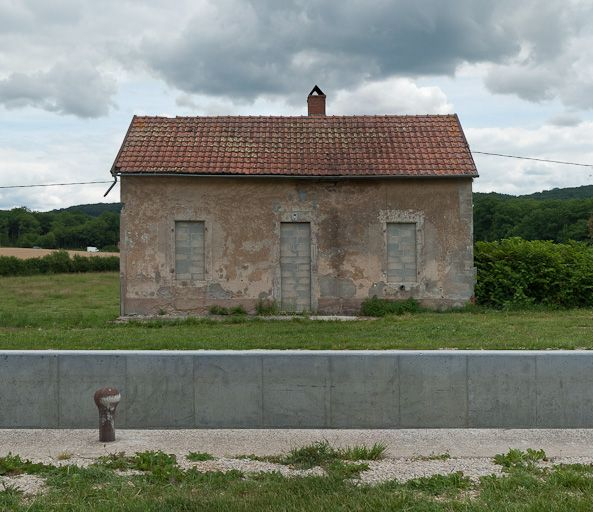 Vue de face de la maison éclusière. © Pierre-Marie Barbe-Richaud / Région Bourgogne-Franche-Comté, Inventaire du patrimoine - 2011