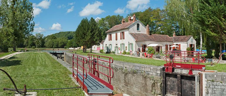 Vue d'ensemble du site d'écluse. © Pierre-Marie Barbe-Richaud / Région Bourgogne-Franche-Comté, Inventaire du patrimoine - 2011
