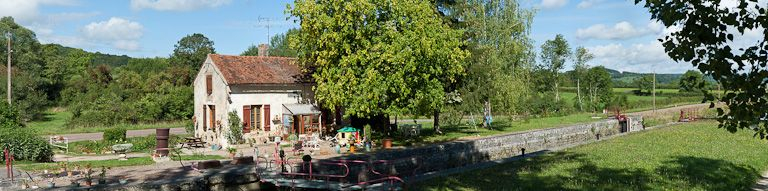 Vue d'ensemble du site d'écluse. © Pierre-Marie Barbe-Richaud / Région Bourgogne-Franche-Comté, Inventaire du patrimoine - 2011