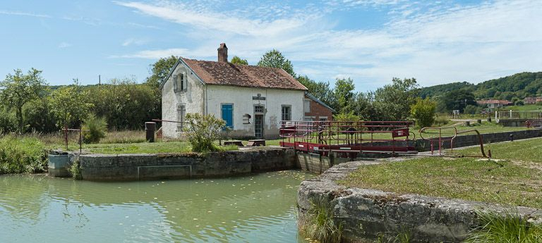 Vue d'ensemble du site d'écluse. © Pierre-Marie Barbe-Richaud / Région Bourgogne-Franche-Comté, Inventaire du patrimoine - 2011