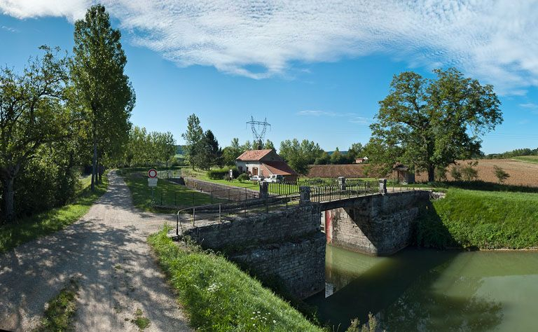 Vue d'ensemble du site d'écluse. © Pierre-Marie Barbe-Richaud / Région Bourgogne-Franche-Comté, Inventaire du patrimoine - 2011