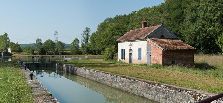 Vue d'ensemble du site d'écluse. © Pierre-Marie Barbe-Richaud / Région Bourgogne-Franche-Comté, Inventaire du patrimoine - 2011