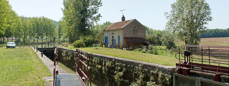 Vue d'ensemble du site d'écluse. © Pierre-Marie Barbe-Richaud / Région Bourgogne-Franche-Comté, Inventaire du patrimoine - 2011