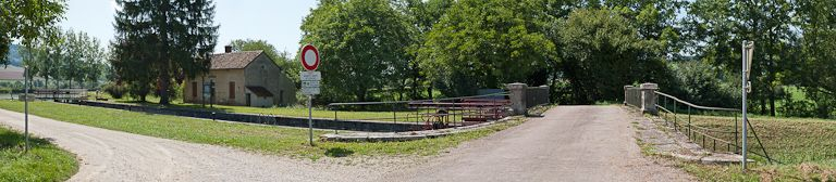 Vue d'ensemble du site d'écluse. © Pierre-Marie Barbe-Richaud / Région Bourgogne-Franche-Comté, Inventaire du patrimoine - 2011
