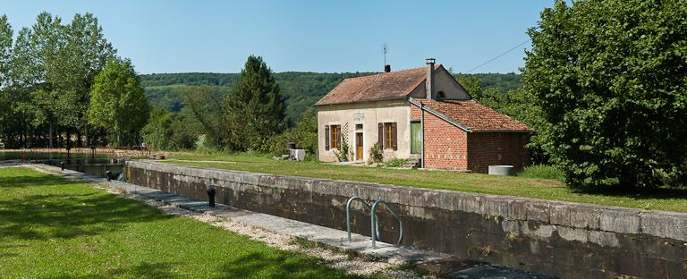 Vue d'ensemble du site d'écluse. © Pierre-Marie Barbe-Richaud / Région Bourgogne-Franche-Comté, Inventaire du patrimoine - 2011