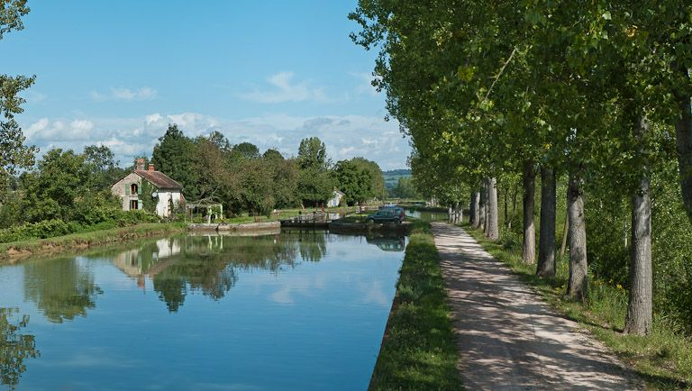 Vue du site d'écluse depuis l'amont. © Pierre-Marie Barbe-Richaud / Région Bourgogne-Franche-Comté, Inventaire du patrimoine - 2011