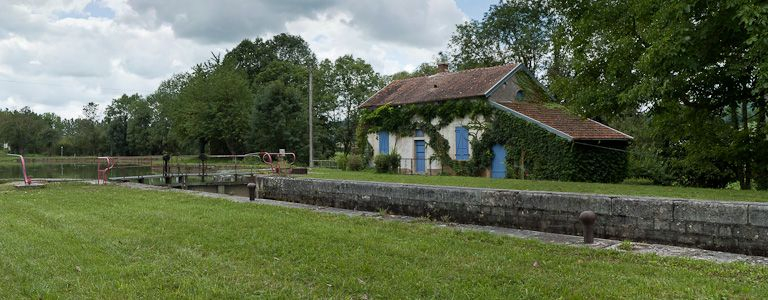Vue d'ensemble du site d'écluse. © Pierre-Marie Barbe-Richaud / Région Bourgogne-Franche-Comté, Inventaire du patrimoine - 2011