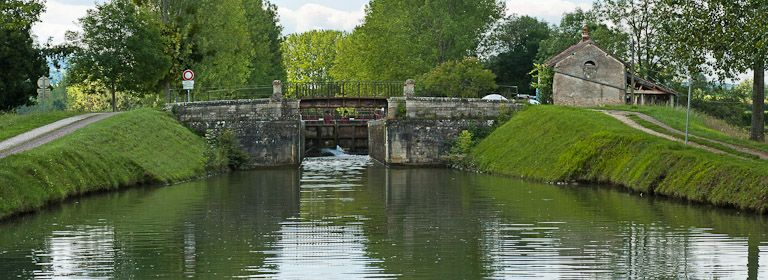 Vue du pont depuis l'aval. © Pierre-Marie Barbe-Richaud / Région Bourgogne-Franche-Comté, Inventaire du patrimoine - 2011