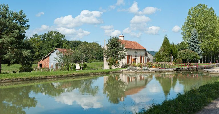 Vue du site d'écluse depuis l'amont. © Pierre-Marie Barbe-Richaud / Région Bourgogne-Franche-Comté, Inventaire du patrimoine - 2011